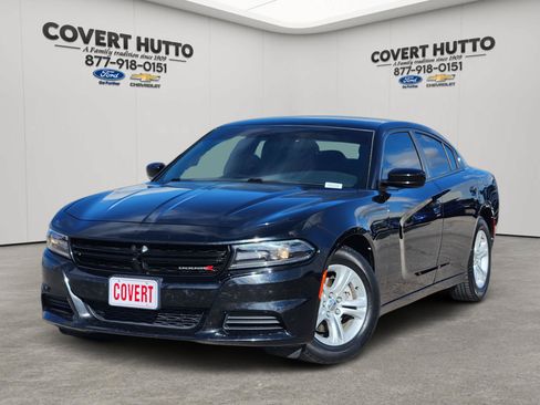 Used 2018 Dodge Charger SXT RWD image 1