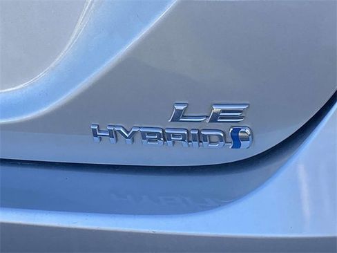 Used 2021 Toyota Camry LE image 12