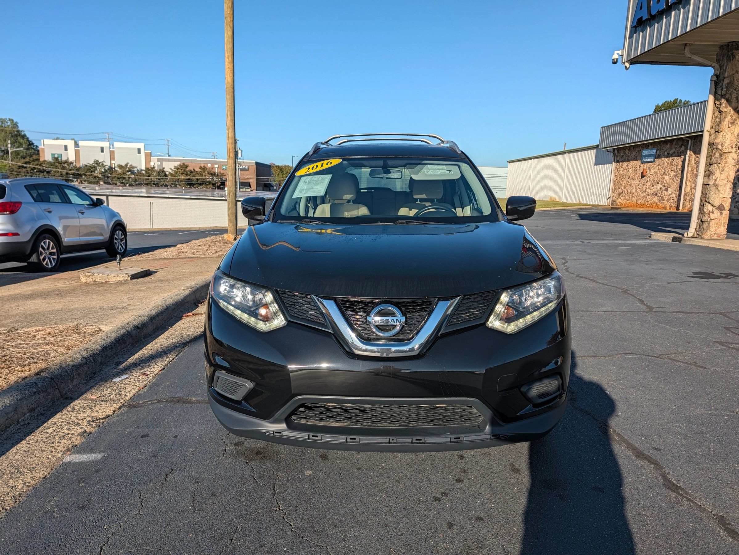 Used 2016 Nissan Rogue SV AWD/4WD image 2