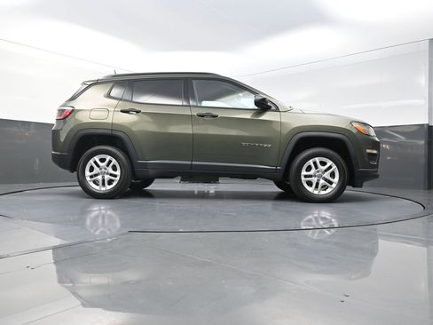 Used 2018 Jeep Compass Sport AWD/4WD image 28