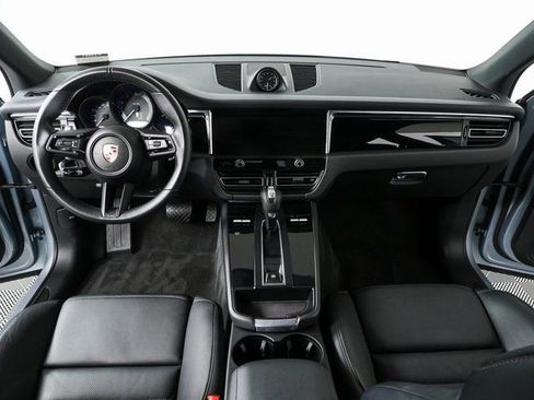 Certified 2023 Porsche Macan image 18