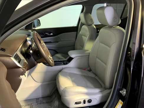 Used 2018 GMC Acadia SLT image 8