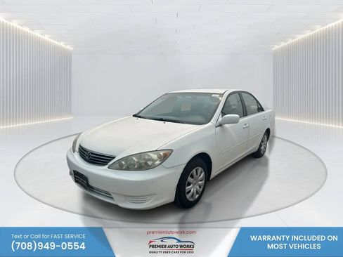 Used 2005 Toyota Camry LE FWD image 1