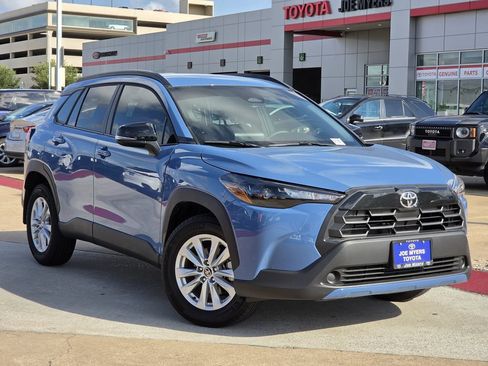 Used 2026 Toyota Corolla Cross LE FWD image 2