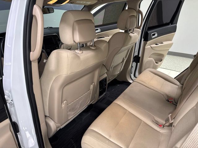 Used 2020 Jeep Grand Cherokee Laredo AWD/4WD image 23