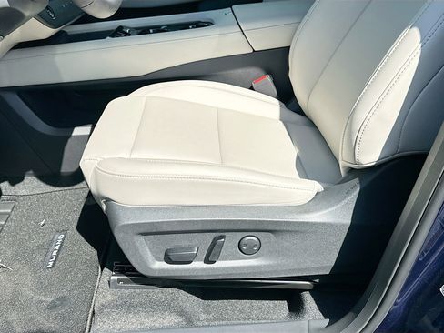 New 2025 Nissan Murano SL image 14