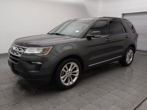 Used 2019 Ford Explorer XLT w/ Equipment Group 202A FWD image 2