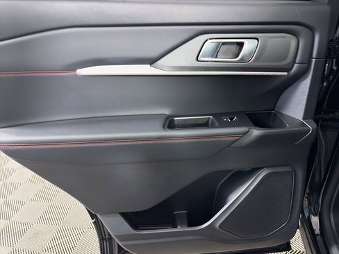 Used 2025 Ford Explorer ST-Line w/ ST-Line Street Pack image 36