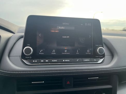 Used 2025 Nissan Rogue SV image 21