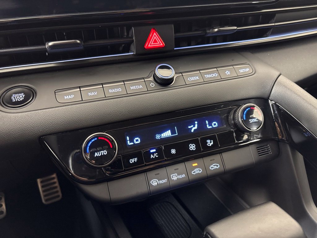 Certified 2025 Hyundai Elantra SEL FWD image 34