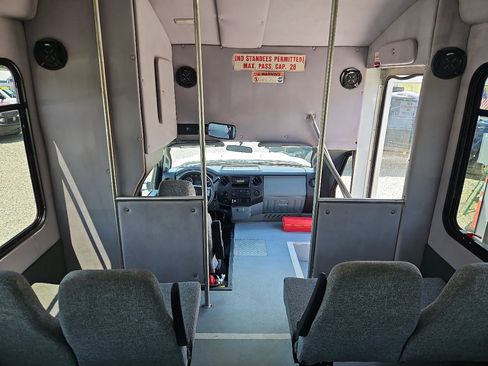 Used 2016 Ford F550 2WD Regular Cab Super Duty image 25