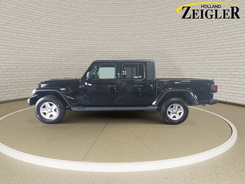 Used 2022 Jeep Gladiator Sport AWD/4WD image 8