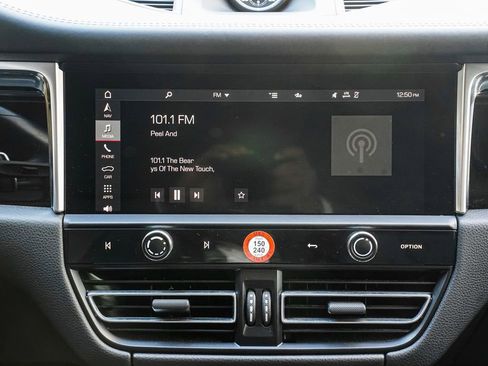 Used 2023 Porsche Macan Turbo image 13