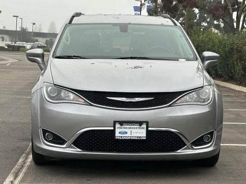Used 2017 Chrysler Pacifica Touring-L image 10