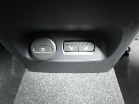 Used 2023 Volvo XC40 B5 Plus w/ Protection Package Premier image 31