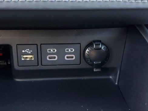 Certified 2023 Toyota Highlander XLE image 30