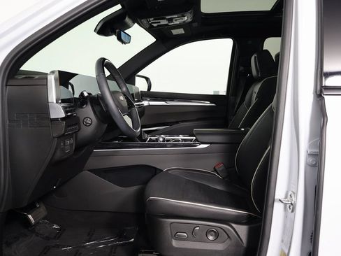 Used 2026 Cadillac Escalade ESV Sport w/ Touring Package AWD/4WD image 10