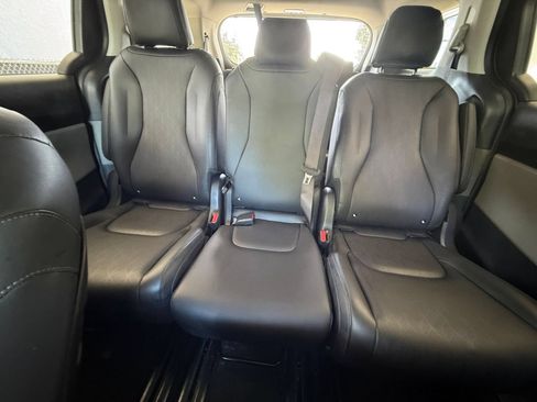 Used 2026 Kia Carnival FWD image 40