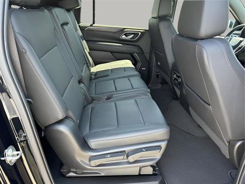 Used 2022 Chevrolet Suburban LT RWD image 37