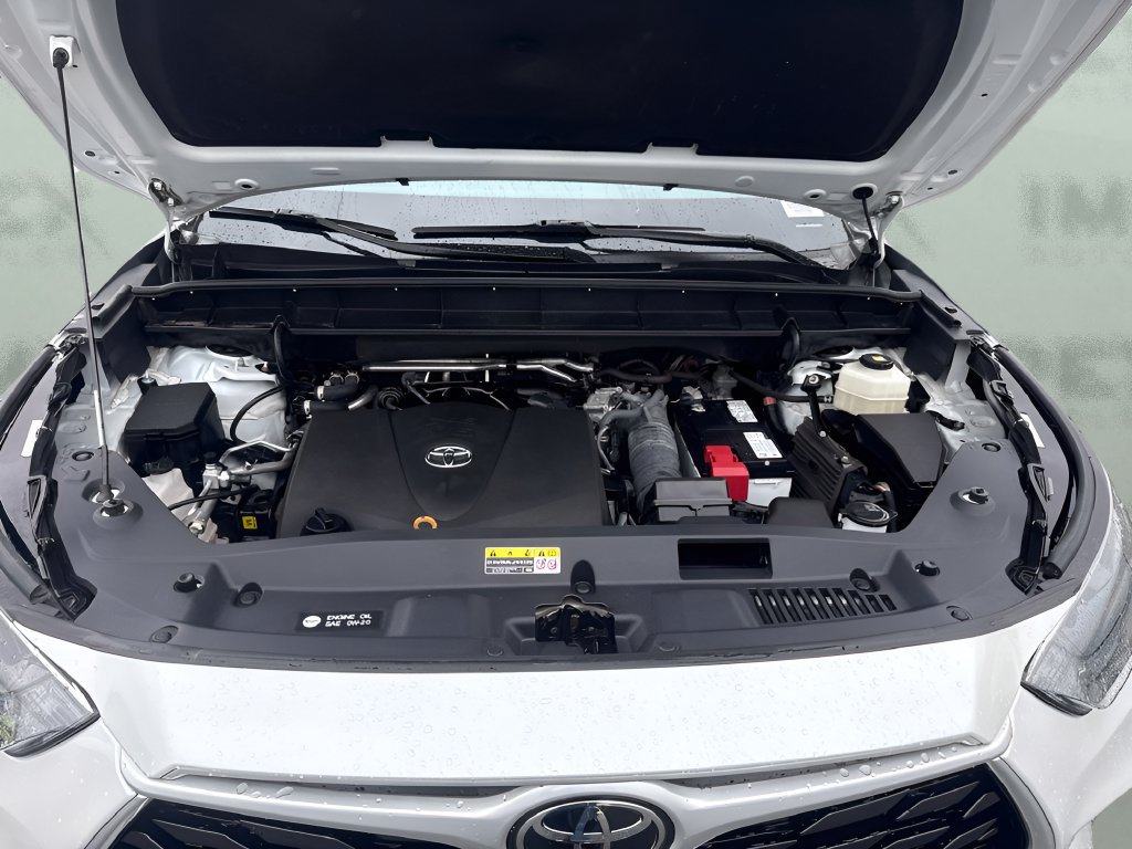 Used 2022 Toyota Highlander LE AWD/4WD image 30