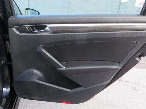 Used 2017 Volkswagen Passat 1.8T SE image 12