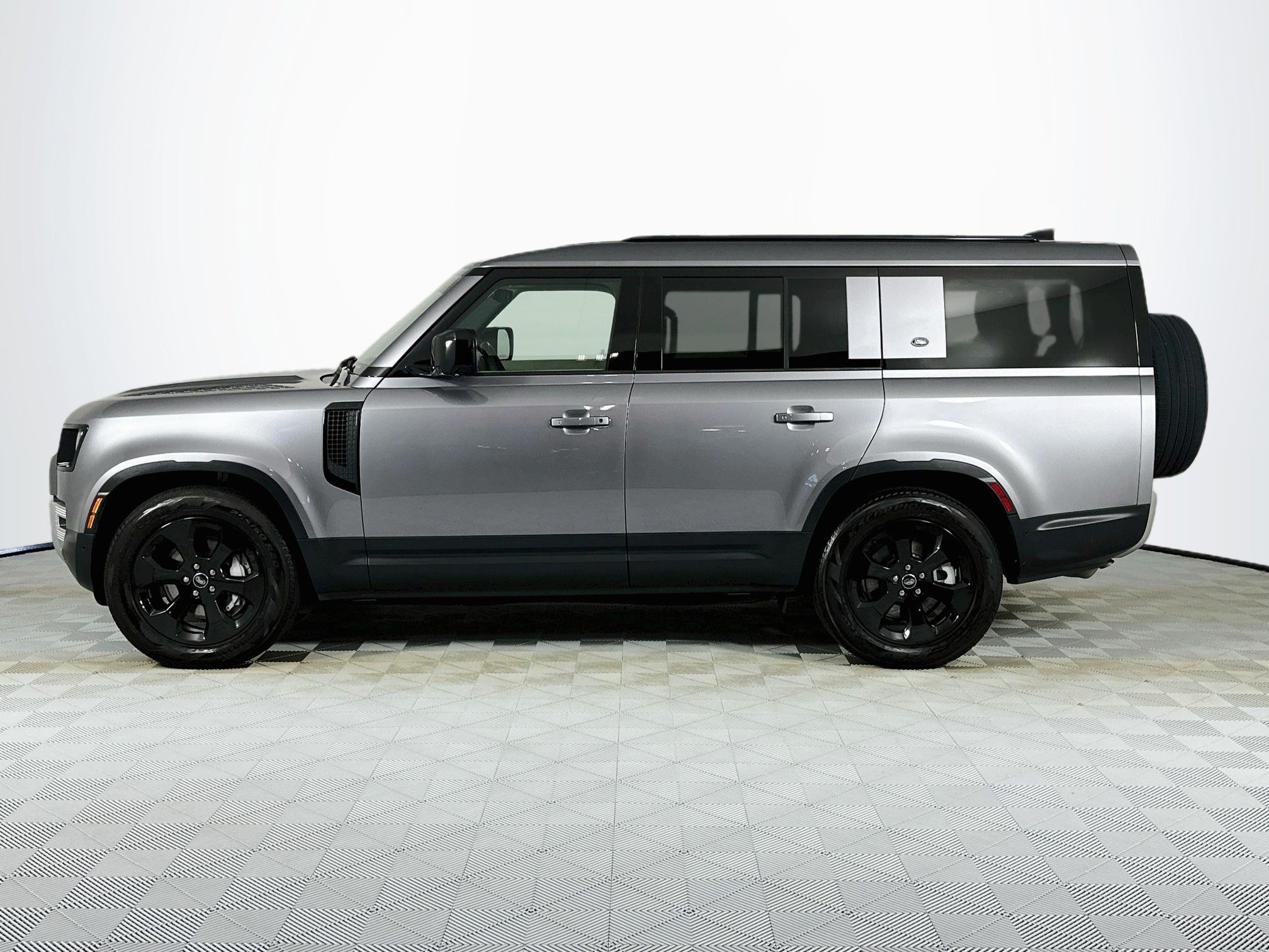 Used 2024 Land Rover Defender 130 S AWD/4WD image 8