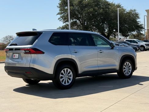 Used 2025 Toyota Grand Highlander AWD image 3