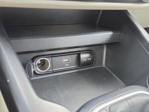 Certified 2025 Kia Soul LX w/ LX Technology Package FWD image 25