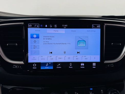 Used 2023 Chrysler Pacifica Touring-L FWD image 14