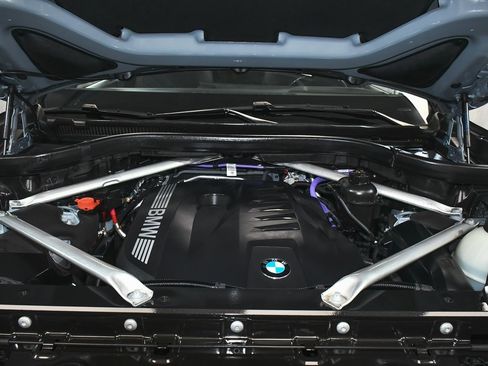 Used 2023 BMW X7 xDrive40i w/ M Sport Package image 96