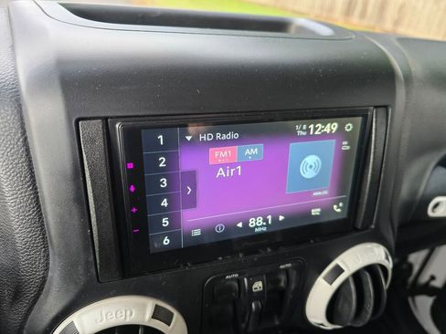 Used 2014 Jeep Wrangler Unlimited Sahara image 24