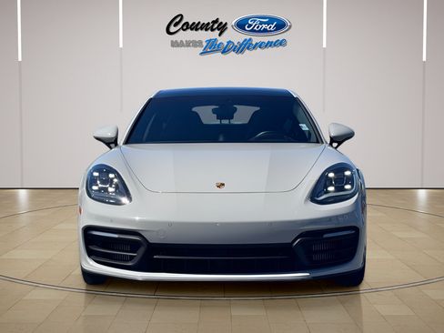 Used 2021 Porsche Panamera RWD image 4