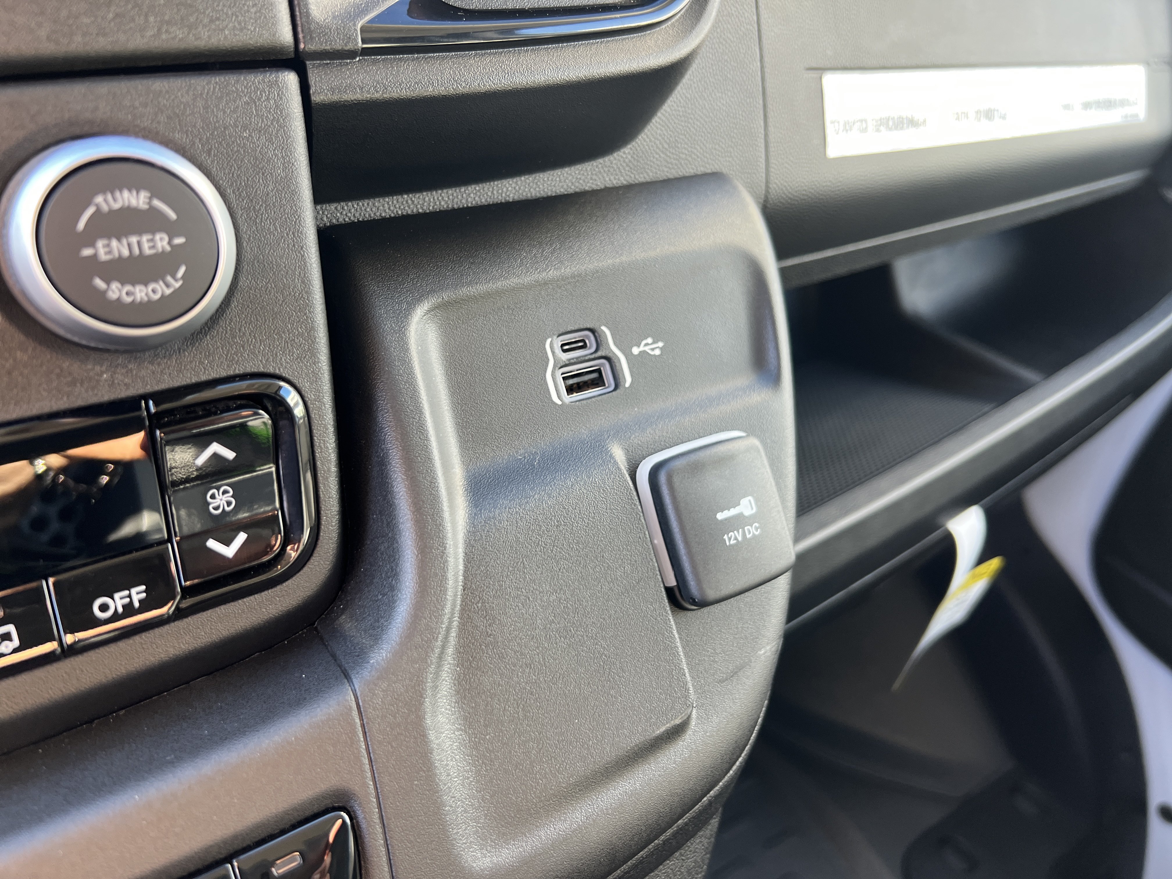 Used 2025 RAM ProMaster 2500 w/ Safety Group FWD image 19