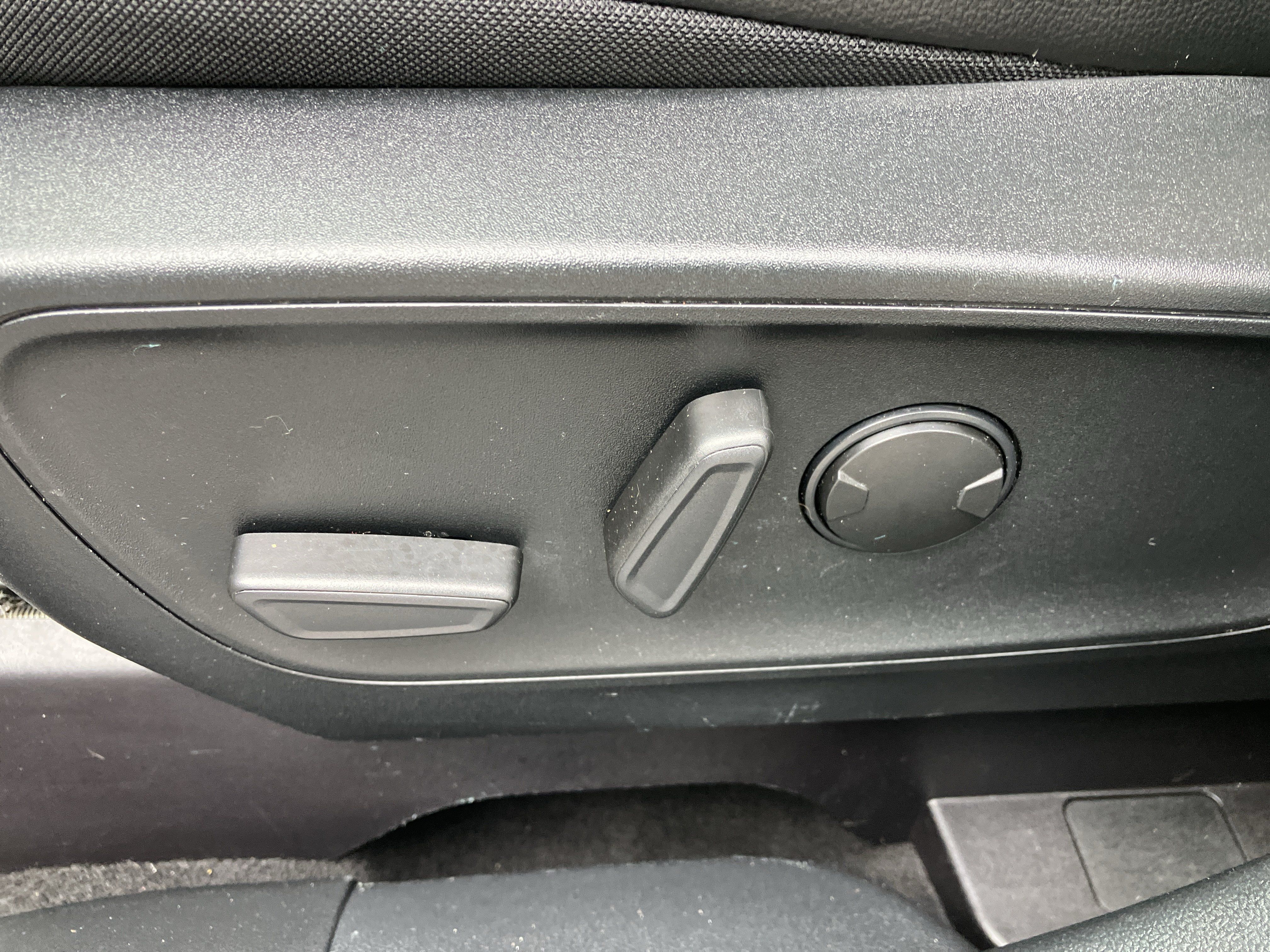 Used 2020 Ford Escape Titanium AWD/4WD image 17