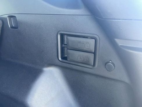 Used 2024 Chevrolet Equinox LT w/ LPO, Floor Liner Package FWD image 43