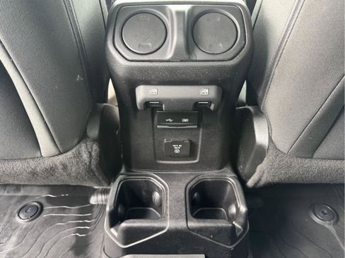 Used 2018 Jeep Wrangler Unlimited Sahara w/ Dual Top Group AWD/4WD image 12