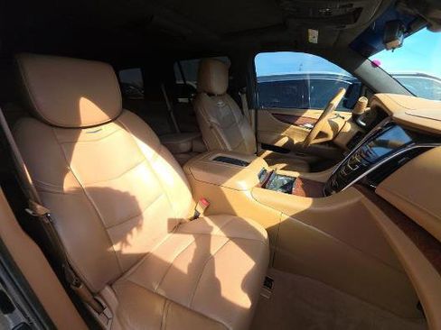 Used 2017 Cadillac Escalade Platinum image 8