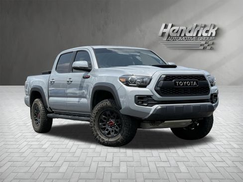 Used 2017 Toyota Tacoma TRD Pro AWD/4WD image 2