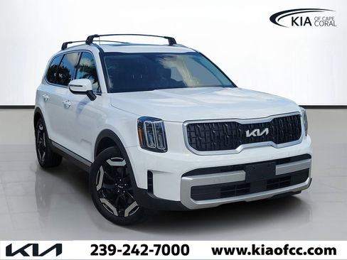 Used 2024 Kia Telluride EX w/ EX Captain's Chair Package AWD/4WD image 1