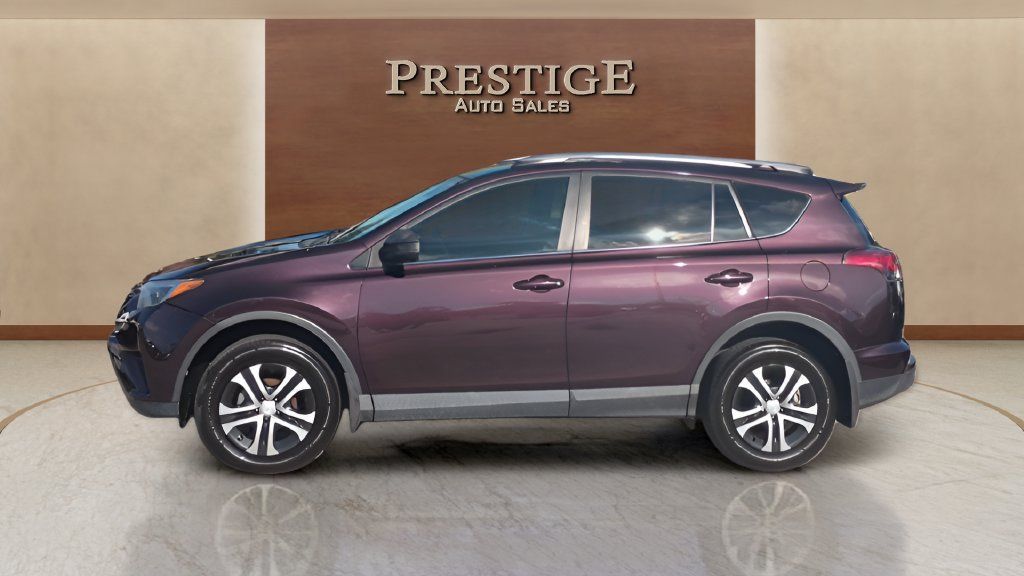 Used 2018 Toyota RAV4 LE FWD image 23