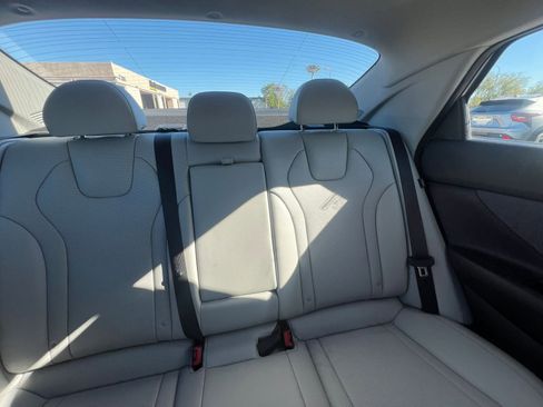 Used 2025 Hyundai Elantra Limited image 37