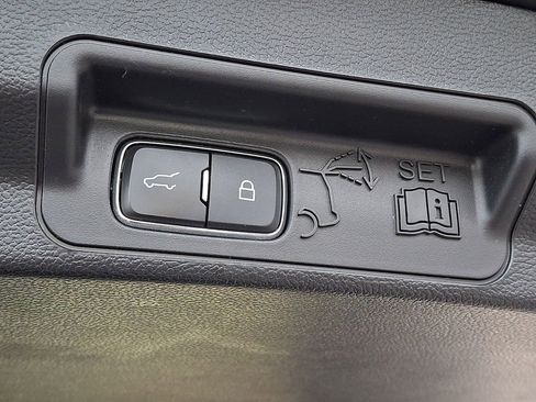 Used 2022 Ford Explorer XLT w/ Equipment Group 202A image 31