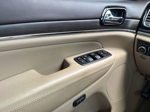 Used 2019 Jeep Grand Cherokee Overland RWD image 22