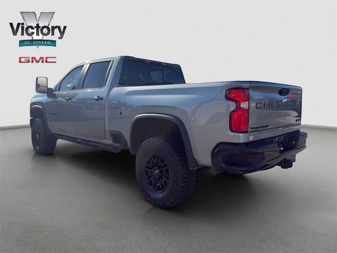 Used 2024 Chevrolet Silverado 2500 ZR2 w/ Technology Package image 12
