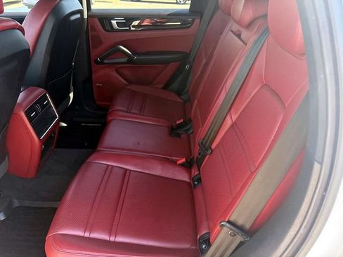 Used 2022 Porsche Cayenne AWD/4WD image 14
