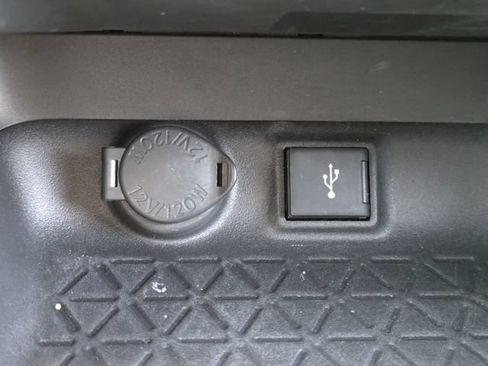 Used 2022 Toyota RAV4 SE AWD/4WD image 22