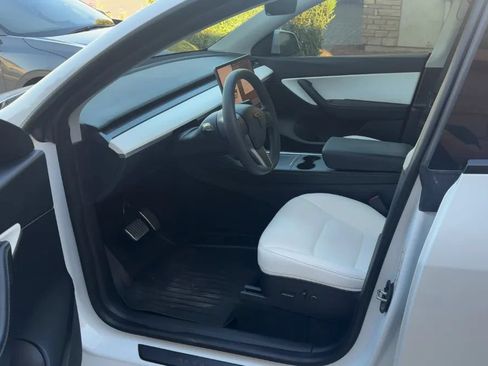 Used 2022 Tesla Model Y Long Range AWD/4WD image 5