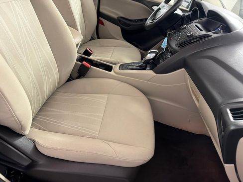 Used 2015 Ford Focus SE w/ SE Cold Weather Package FWD image 22