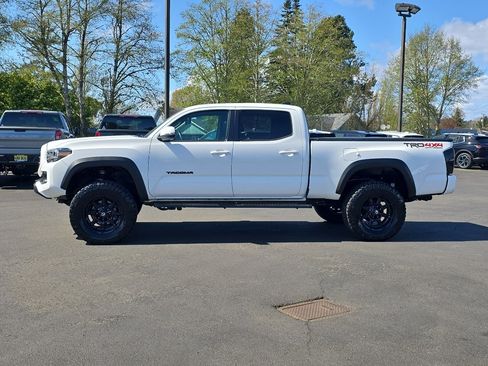 Certified 2022 Toyota Tacoma TRD Off-Road w/ TRD Premium Off Road Package AWD/4WD image 6