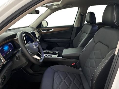 Used 2025 Volkswagen Atlas SE AWD/4WD image 12